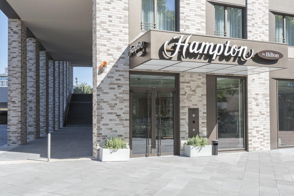 Отель Hampton By Hilton Frankfurt City Centre East Франкфурт-на-Майне Экстерьер фото