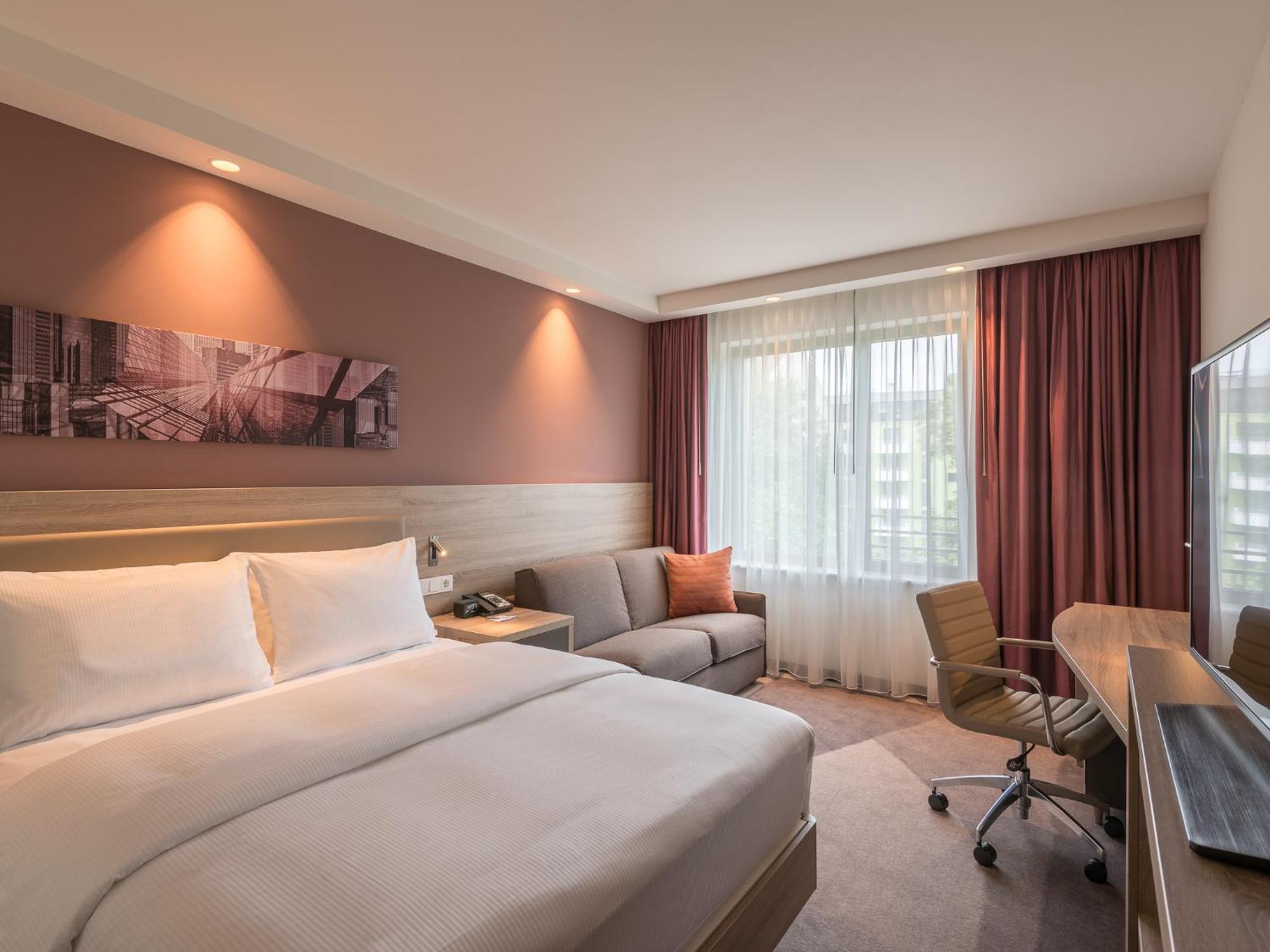 Отель Hampton By Hilton Frankfurt City Centre East Франкфурт-на-Майне Экстерьер фото