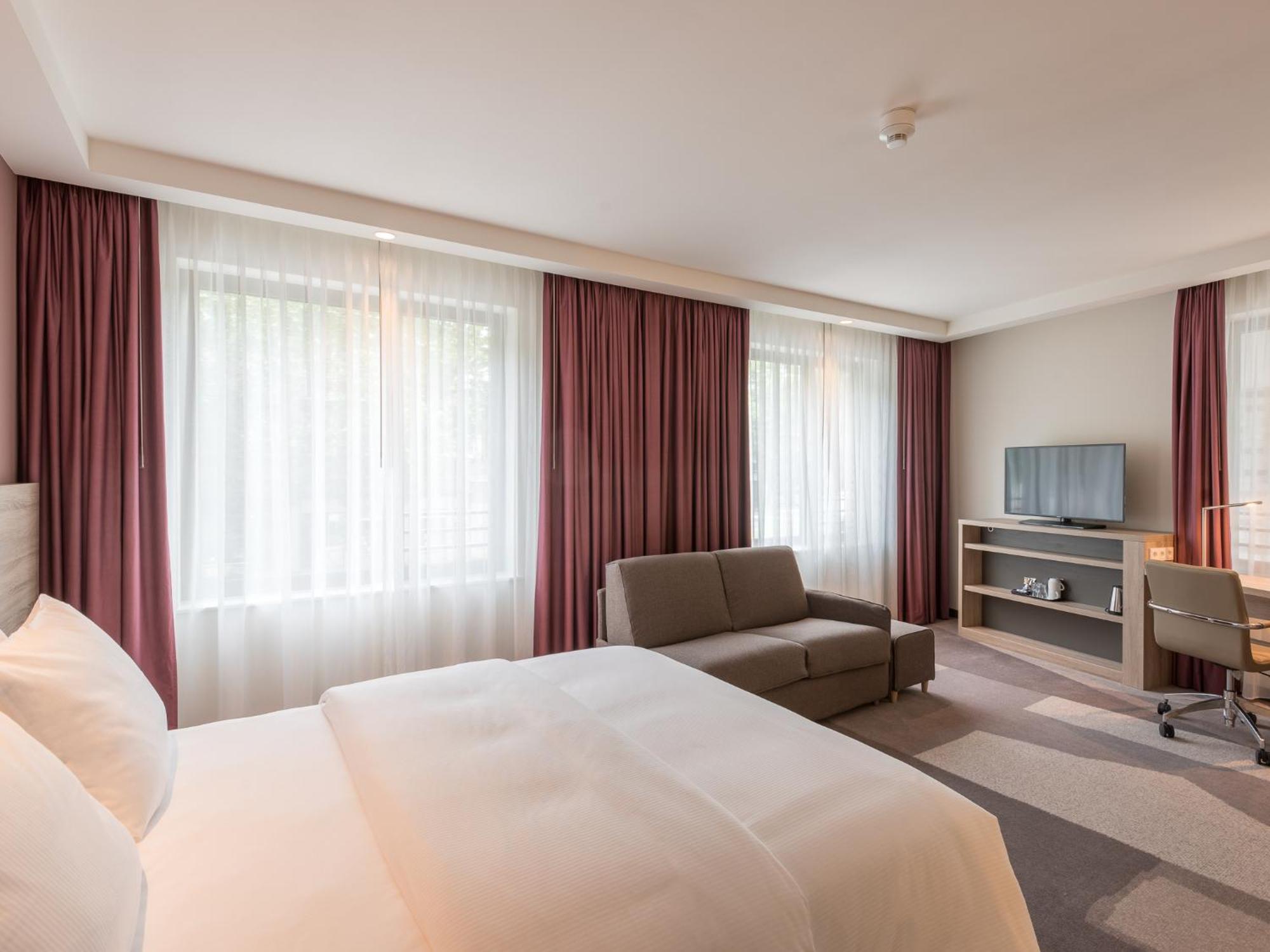 Отель Hampton By Hilton Frankfurt City Centre East Франкфурт-на-Майне Экстерьер фото