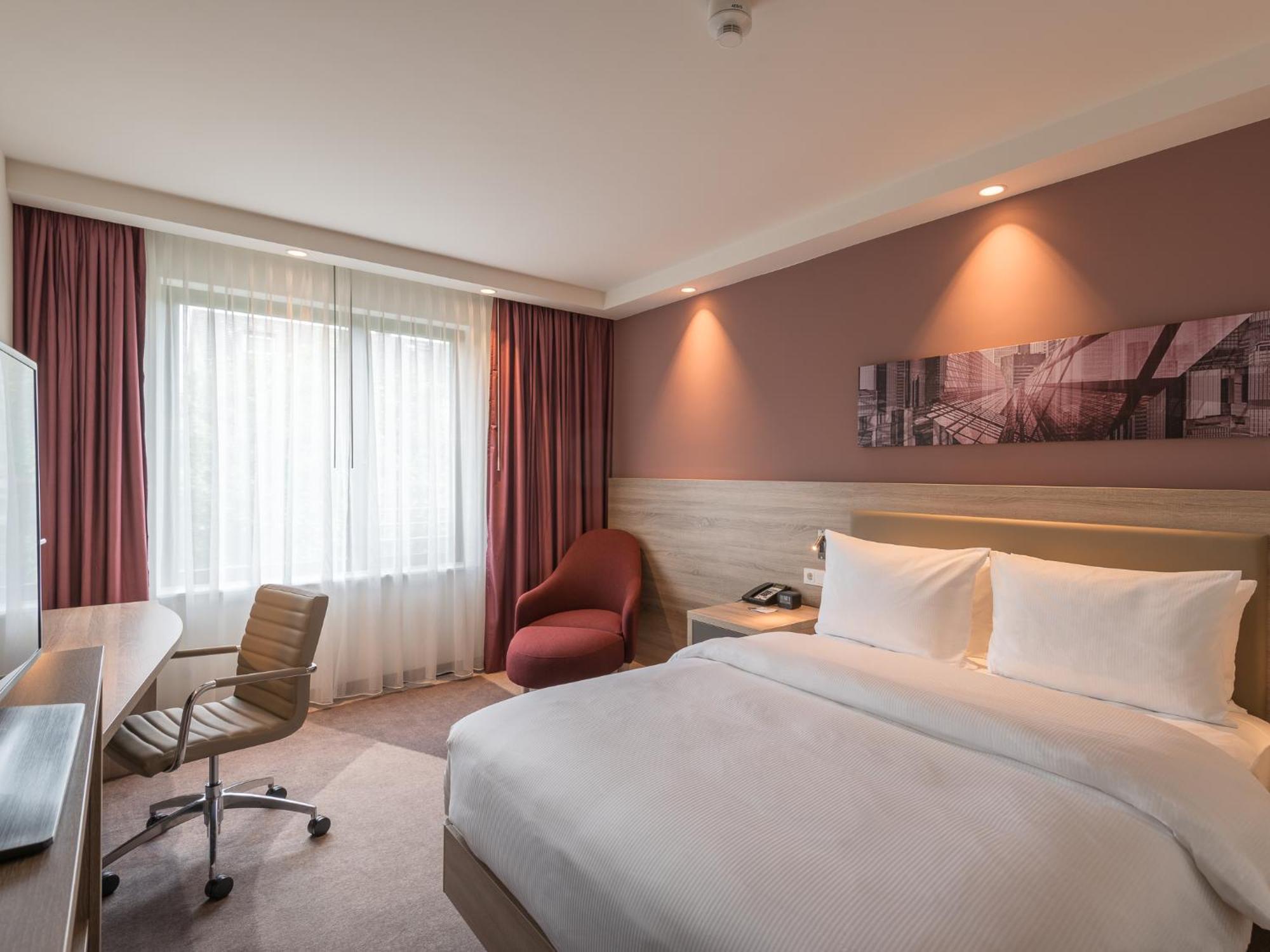 Отель Hampton By Hilton Frankfurt City Centre East Франкфурт-на-Майне Экстерьер фото