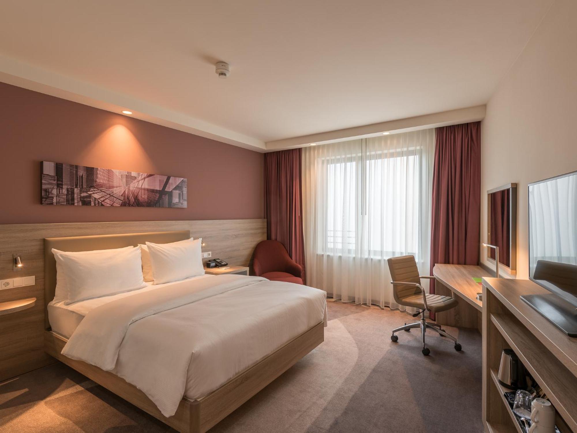 Отель Hampton By Hilton Frankfurt City Centre East Франкфурт-на-Майне Экстерьер фото