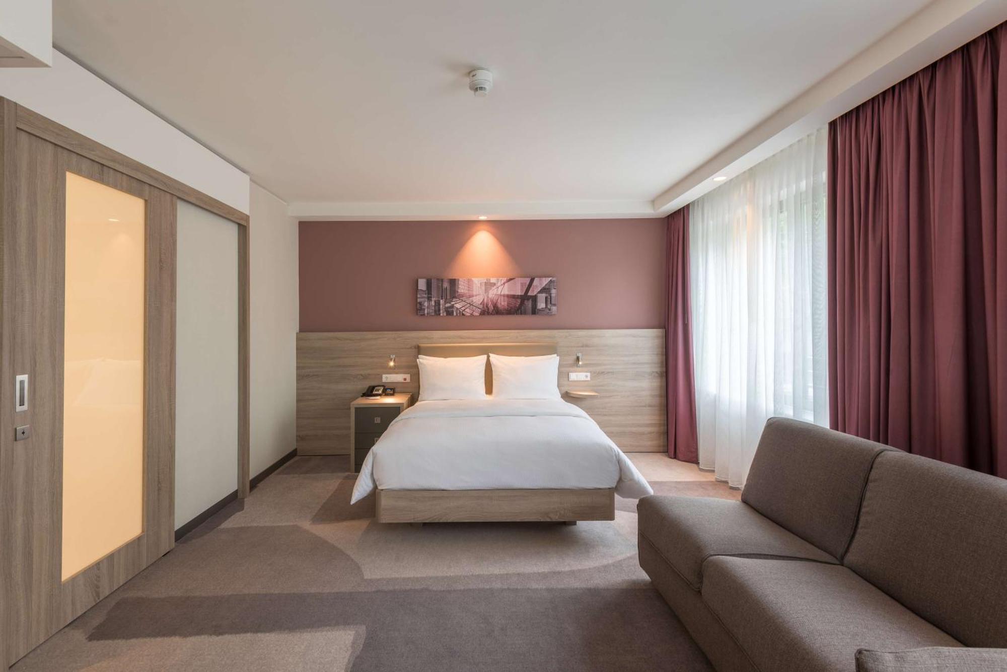 Отель Hampton By Hilton Frankfurt City Centre East Франкфурт-на-Майне Экстерьер фото