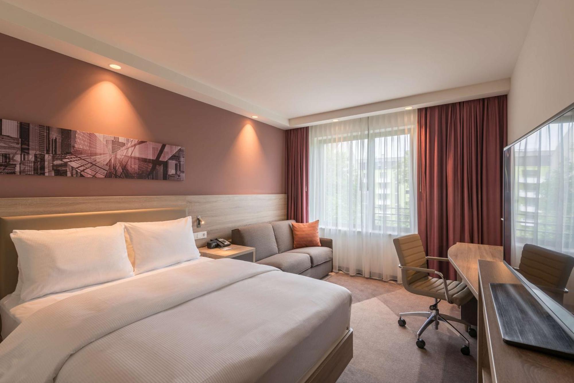 Отель Hampton By Hilton Frankfurt City Centre East Франкфурт-на-Майне Экстерьер фото