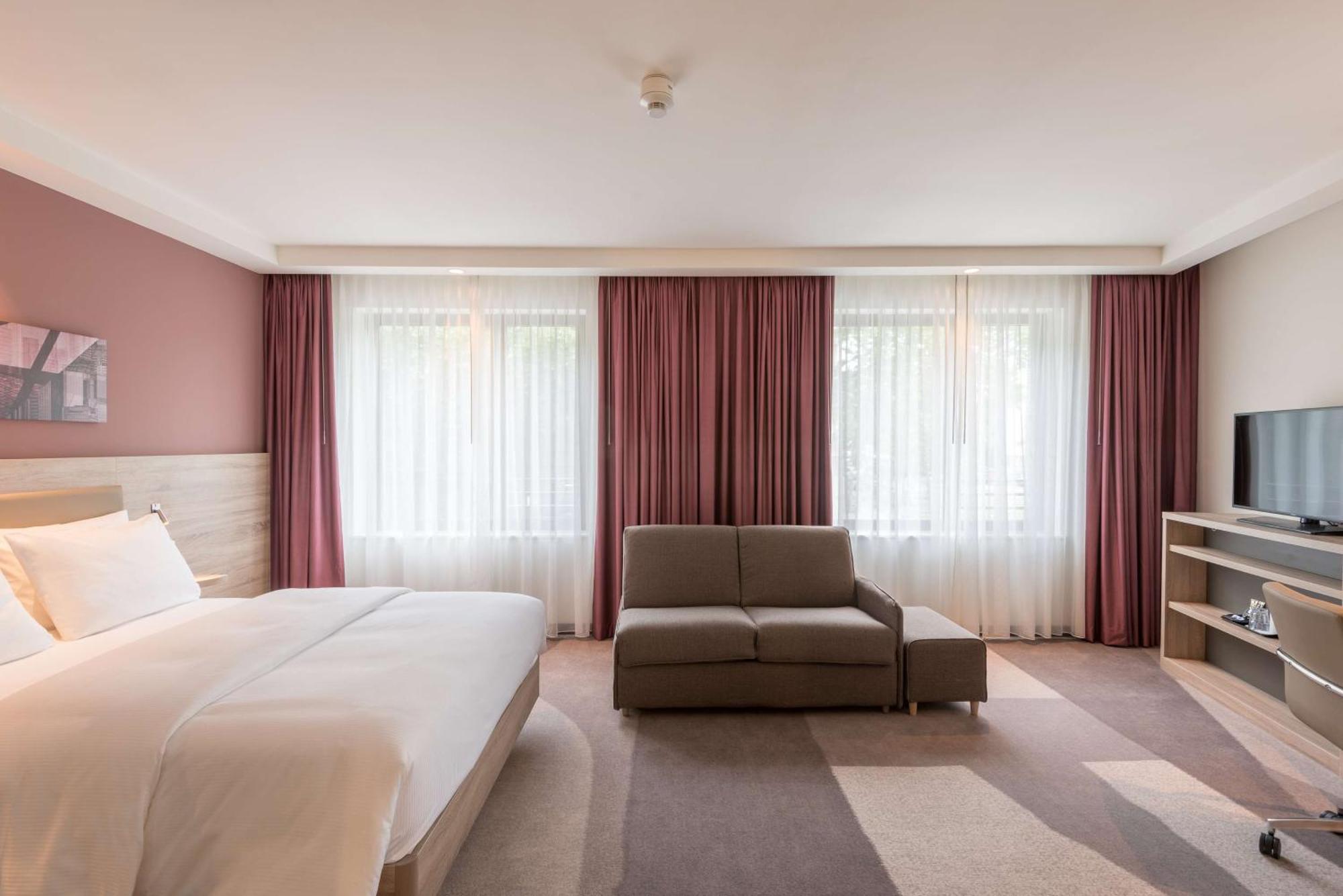 Отель Hampton By Hilton Frankfurt City Centre East Франкфурт-на-Майне Экстерьер фото