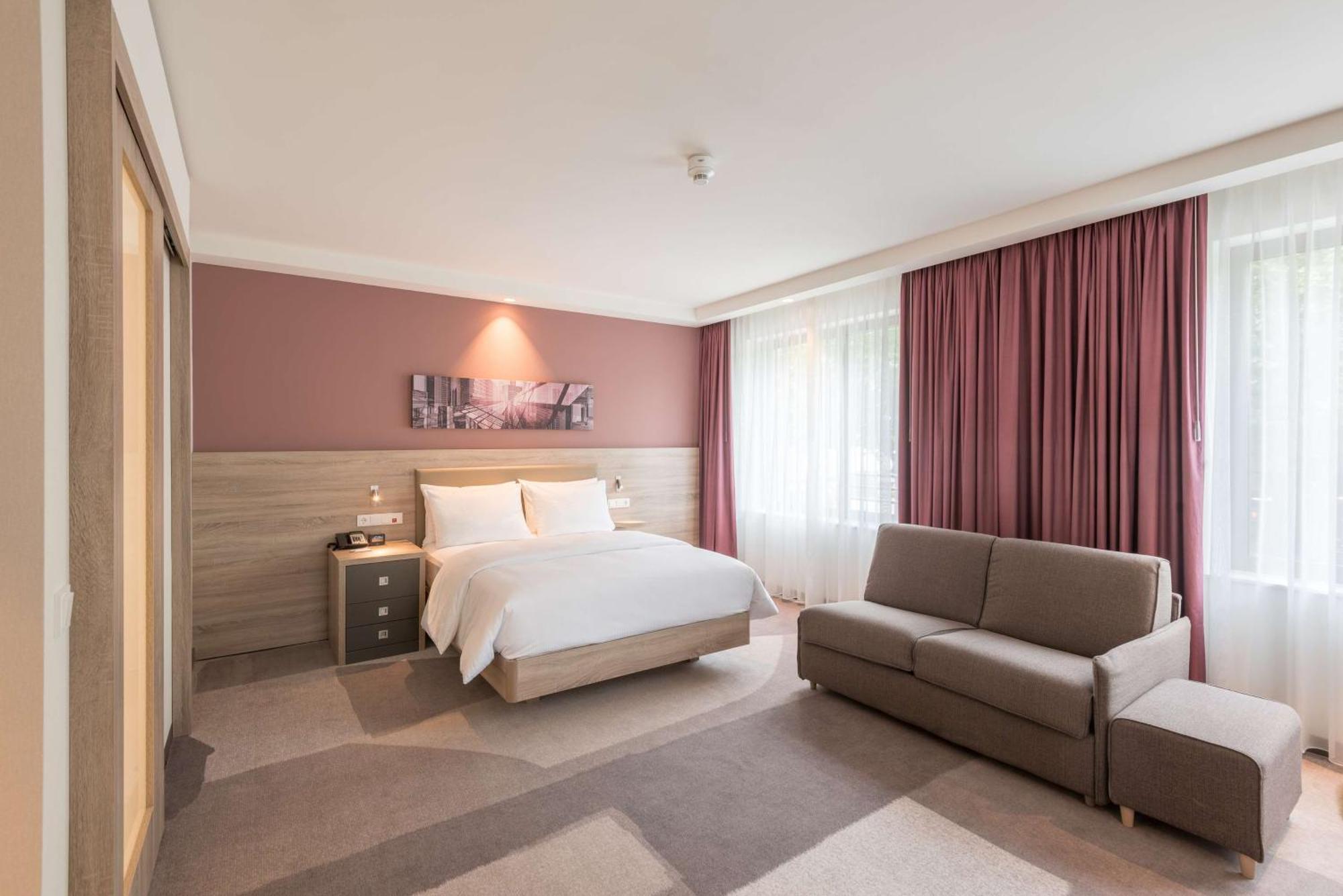 Отель Hampton By Hilton Frankfurt City Centre East Франкфурт-на-Майне Экстерьер фото