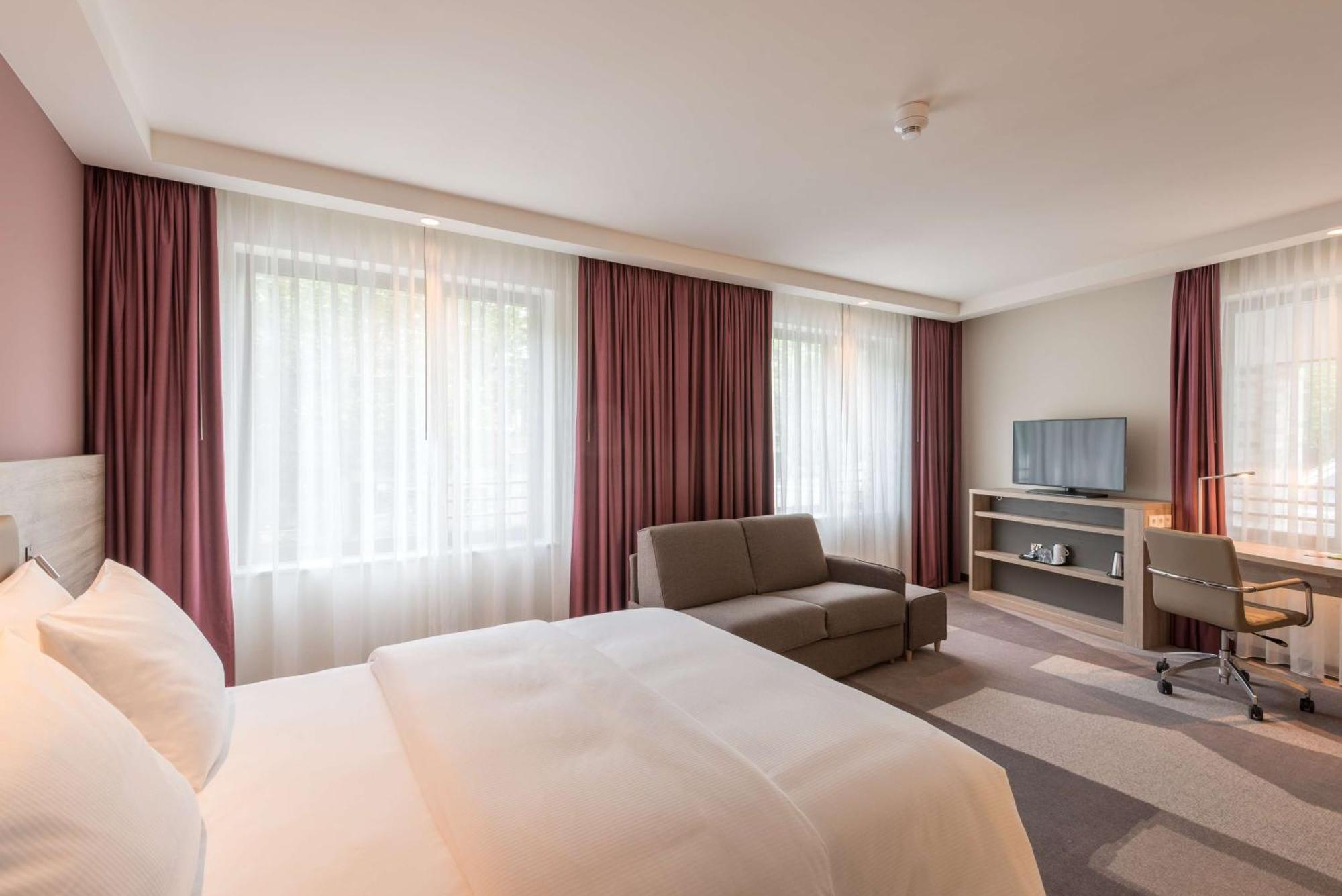 Отель Hampton By Hilton Frankfurt City Centre East Франкфурт-на-Майне Экстерьер фото