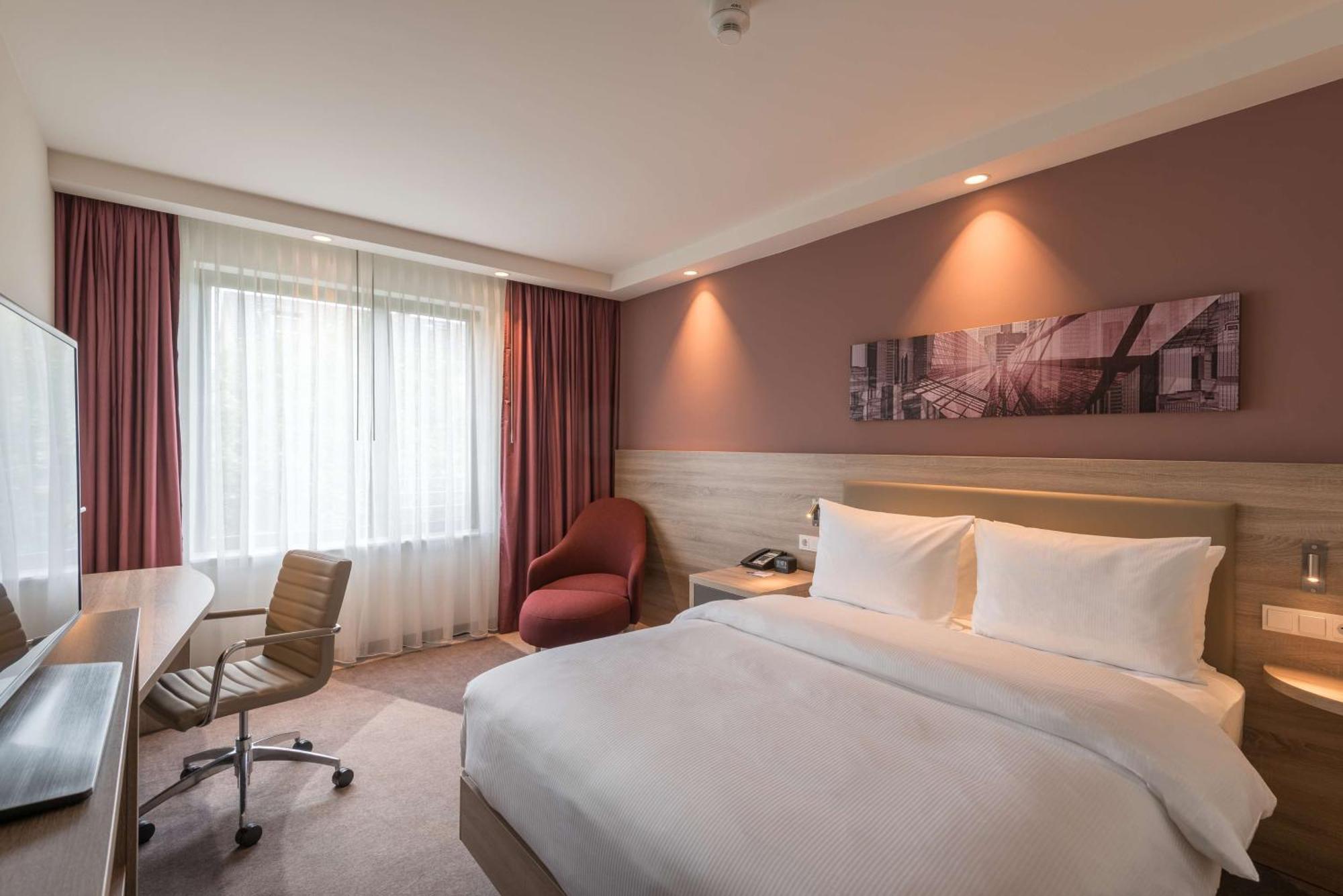 Отель Hampton By Hilton Frankfurt City Centre East Франкфурт-на-Майне Экстерьер фото